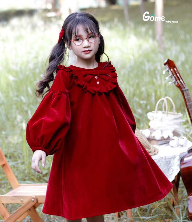 Váy nhung đỏ bèo ngực kèm nơ