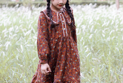 Váy hoa nâu cam lá cổ bèo