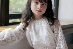 Váy ren tay nơ tiểu thư màu be