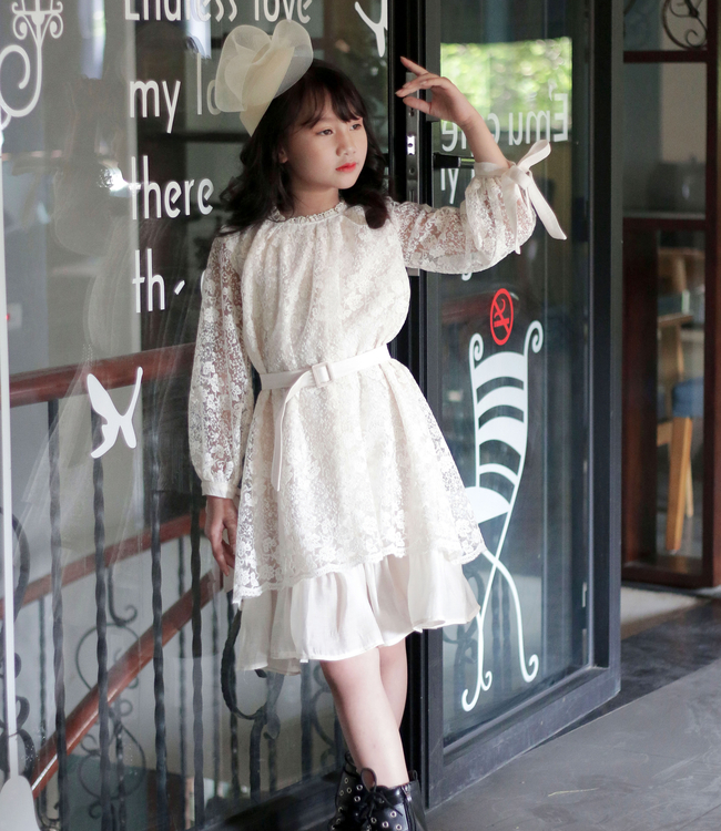 Váy ren tay nơ tiểu thư màu be