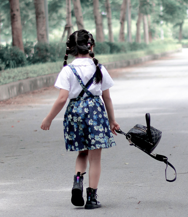 Set áo trắng + chân váy Jeans hoa