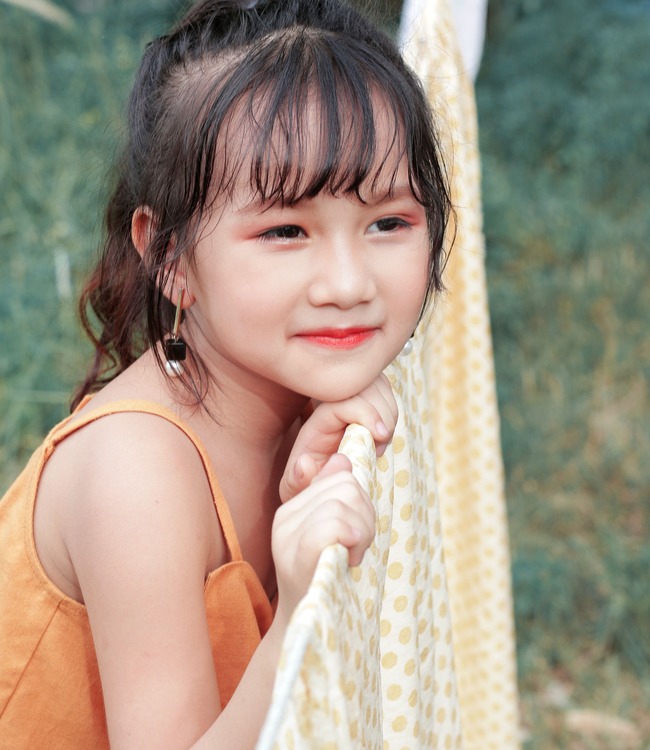 Set áo nơ ngực + quần màu vàng