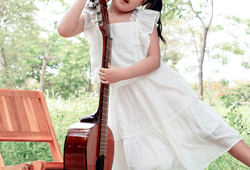 Set chân váy trắng + áo phối ren