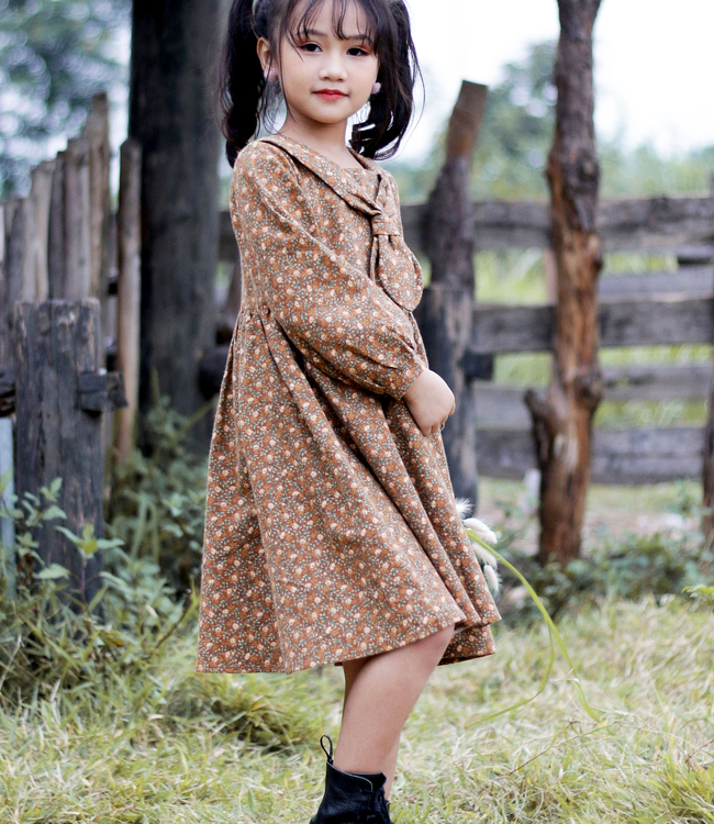 Váy hoa nâu cổ nơ