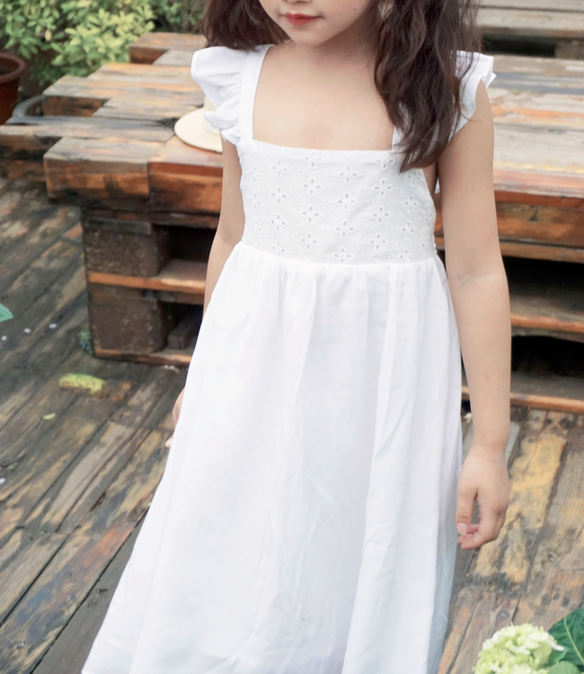 Váy trắng nơ lưng, phối ngực thêu