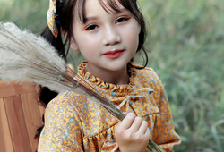 Váy hoa vàng cổ bèo