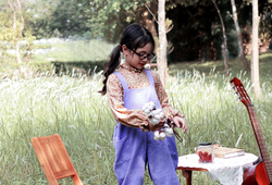 Set quần yếm tím áo hoa vàng