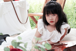 Set chân váy trắng + áo phối ren