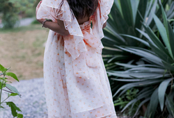 Váy tơ hoa cam bèo rủ