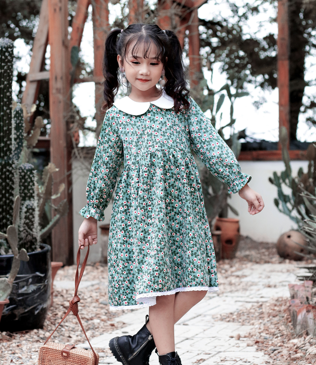 Váy hoa xanh cổ trắng