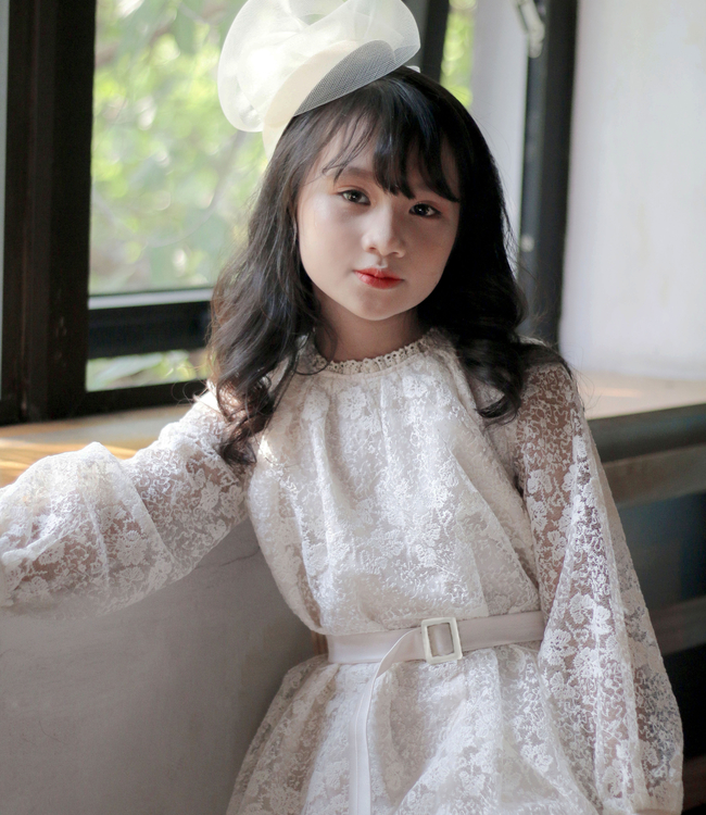 Váy ren tay nơ tiểu thư màu be