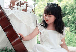 Set chân váy trắng + áo phối ren