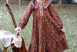 Váy hoa nâu cam lá cổ bèo