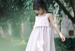 Váy hai dây sọc hồng