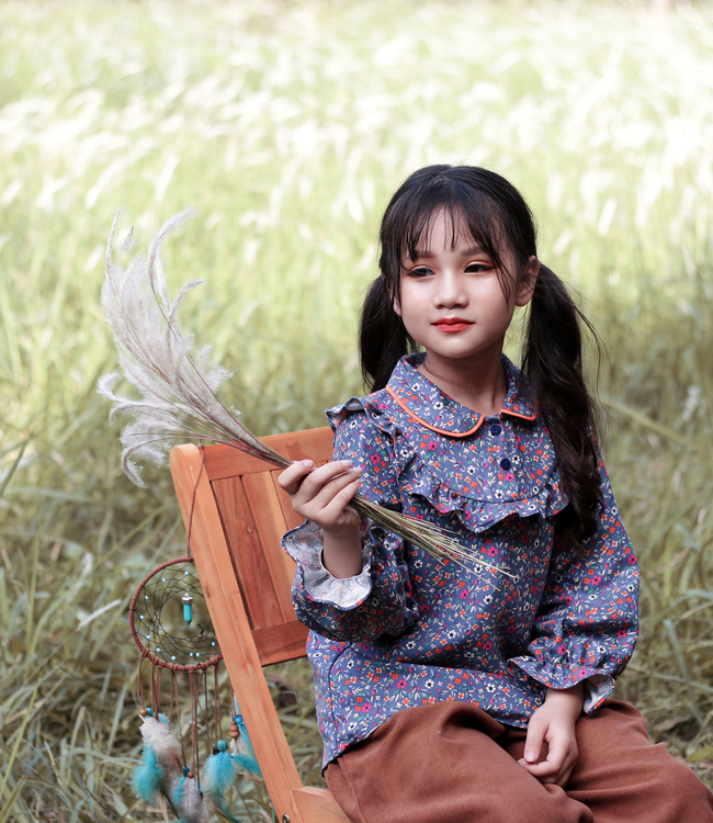 Áo sơ mi viền cổ hoa xanh