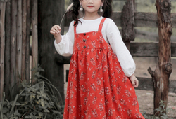 Set váy yếm hoa cam áo trắng