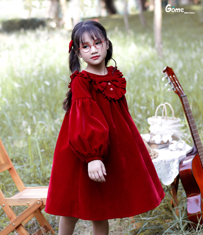 Váy nhung đỏ bèo ngực kèm nơ