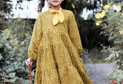 Váy hoa vàng cổ nơ lệch