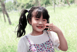 Váy trắng phối áo yếm hoa
