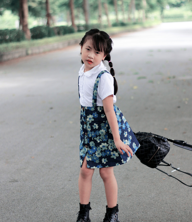 Set áo trắng + chân váy Jeans hoa