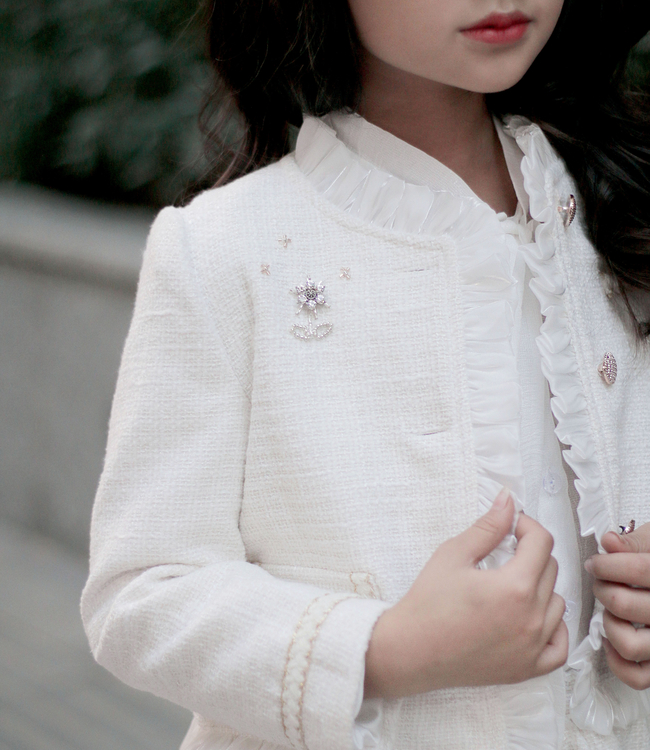 Set Vest trắng đính hoa + chân váy