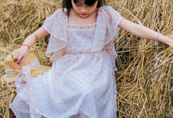 Váy tơ hoa cam bèo rủ