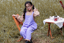 Set quần yếm tím áo hoa vàng