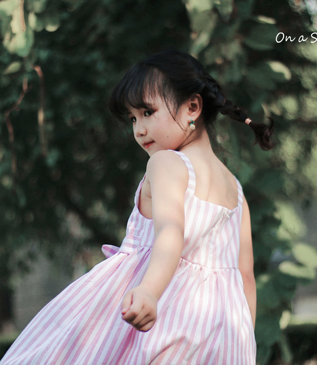 Váy hai dây sọc hồng