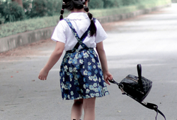 Set áo trắng + chân váy Jeans hoa