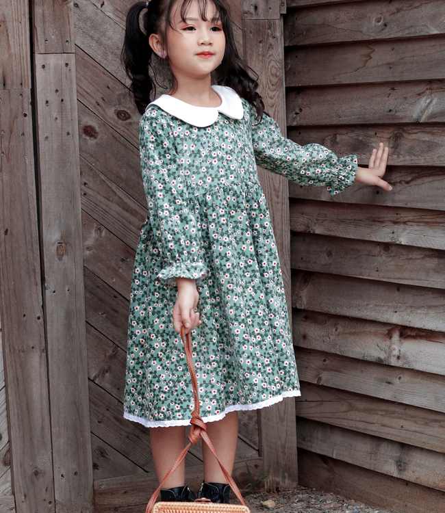 Váy hoa xanh cổ trắng