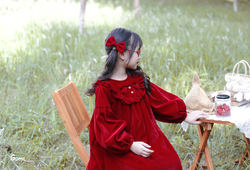 Váy nhung đỏ bèo ngực kèm nơ