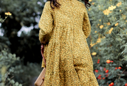 Váy hoa vàng cổ nơ lệch