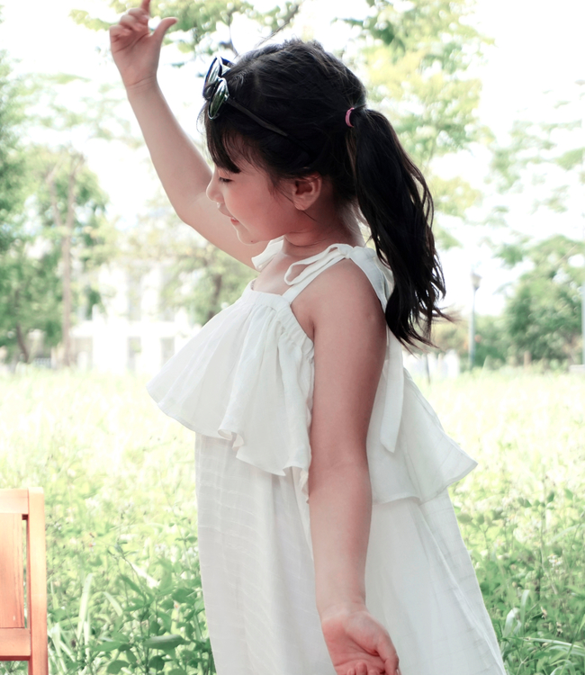 Váy trắng dây vai nơ bèo ngực