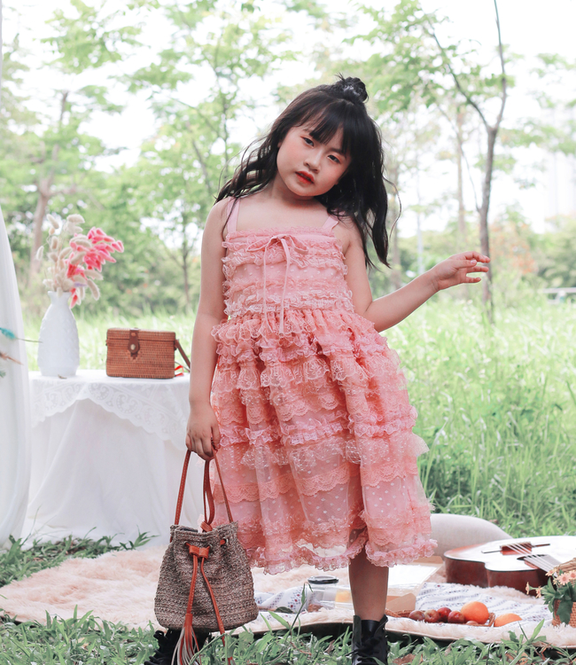Váy ren tầng hồng