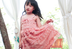 Váy ren tầng hồng