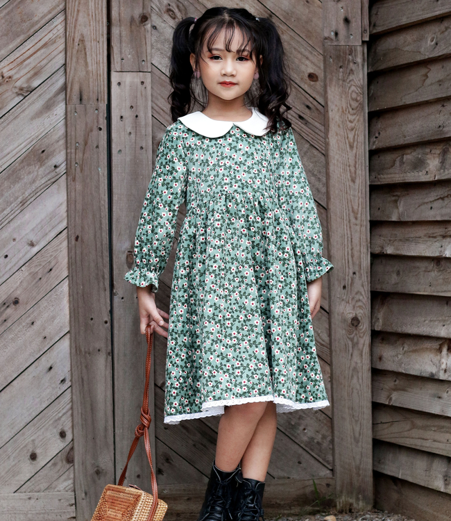 Váy hoa xanh cổ trắng