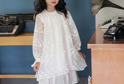 Váy ren tay nơ tiểu thư màu be