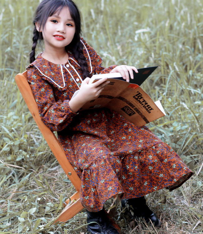 Váy hoa nâu cam lá cổ bèo