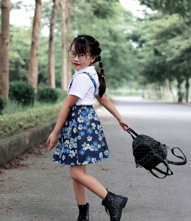 Set áo trắng + chân váy Jeans hoa