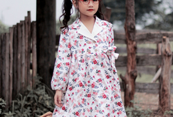 Váy hoa trắng cổ Vest