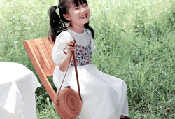 Váy trắng phối áo yếm hoa