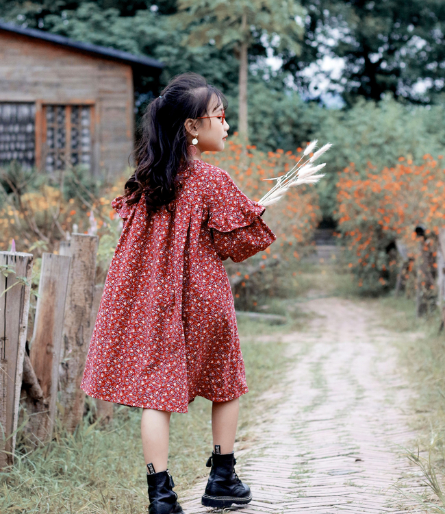 Váy hoa đỏ bèo ngực