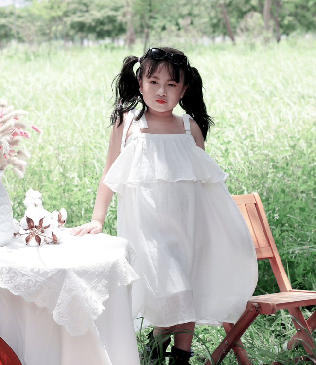 Váy trắng dây vai nơ bèo ngực