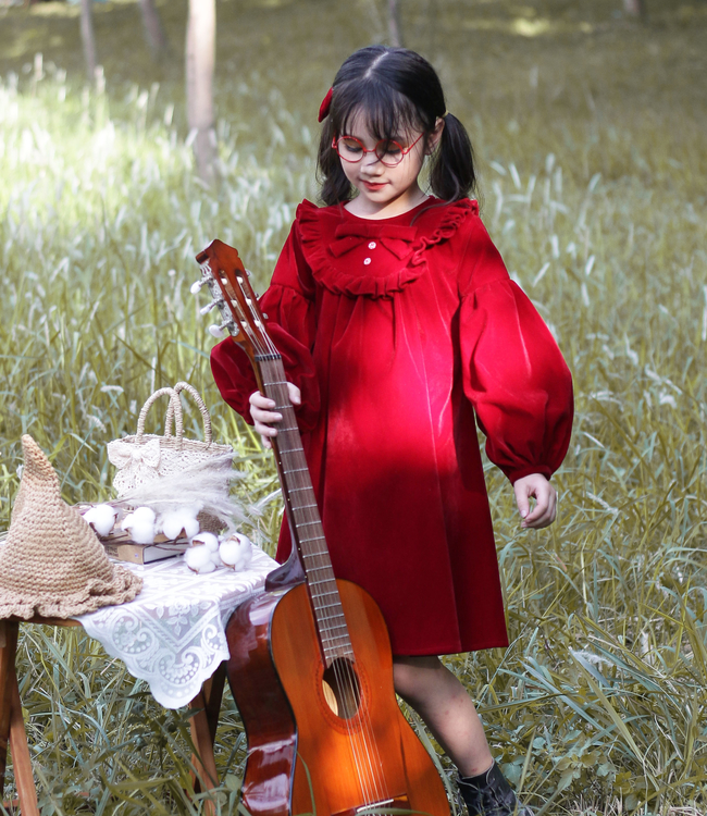 Váy nhung đỏ bèo ngực kèm nơ