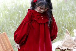 Váy nhung đỏ bèo ngực kèm nơ