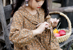 Váy hoa nâu cổ nơ