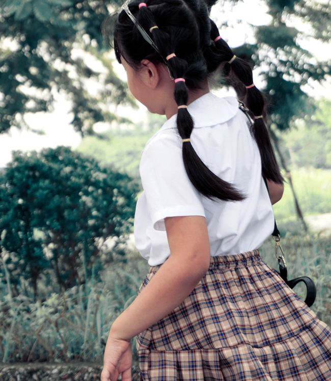 Set áo trắng + chân váy kẻ