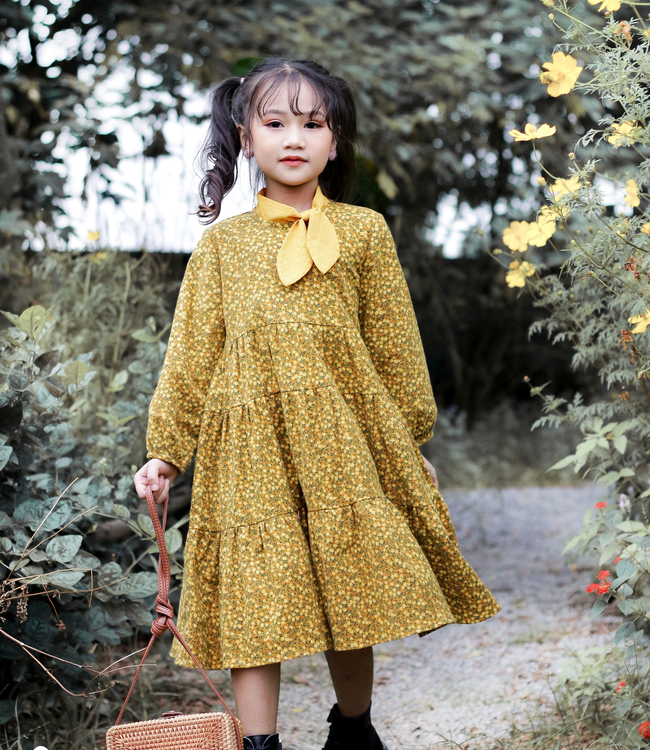 Váy hoa vàng cổ nơ lệch