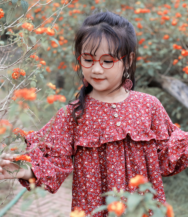 Váy hoa đỏ bèo ngực