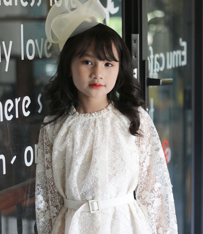 Váy ren tay nơ tiểu thư màu be